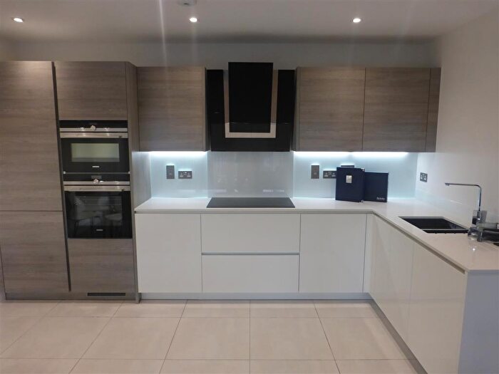 2 Bedroom Flat To Rent In High Road, North Finchley, London, N12