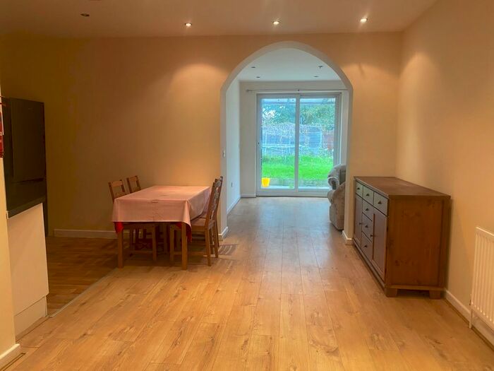 3 Bedroom Flat To Rent In Lodge Avenue, Dagenham, RM9