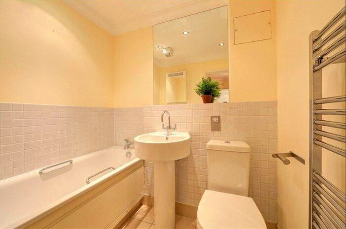 2 Bedroom Flat For Sale In Coombe Road, New Malden, KT3