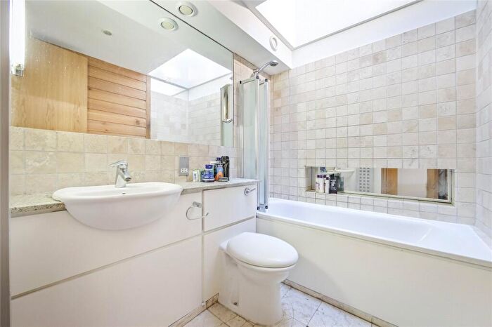 2 Bedroom Apartment To Rent In Kingsland Road, London, E2