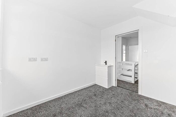 Studio To Rent In Crossways Road, Mitcham, CR4