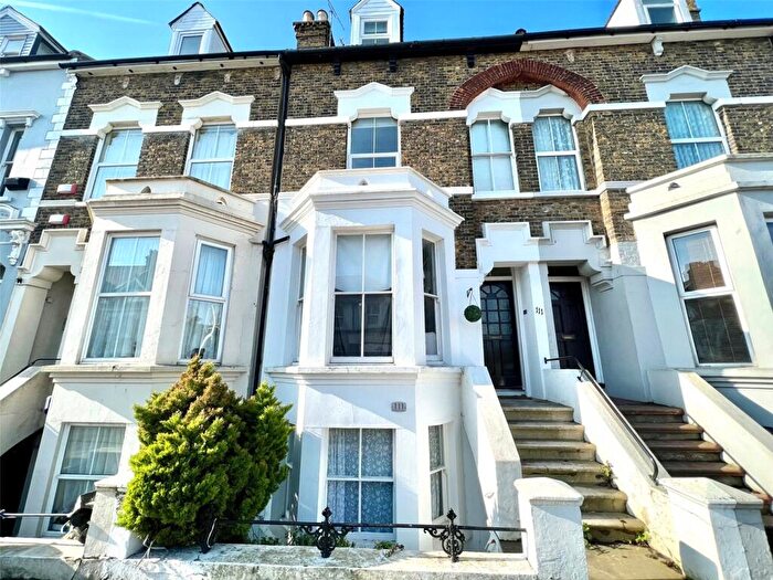 2 Bedroom Flat For Sale In High Street, Broadstairs, Kent, CT10