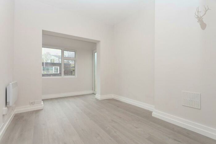 Studio To Rent In Hillside Crescent, Leigh-On-Sea, SS9