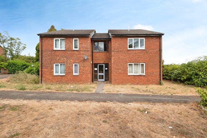 Studio For Sale In Norbrek, Two Mile Ash, Milton Keynes, MK8