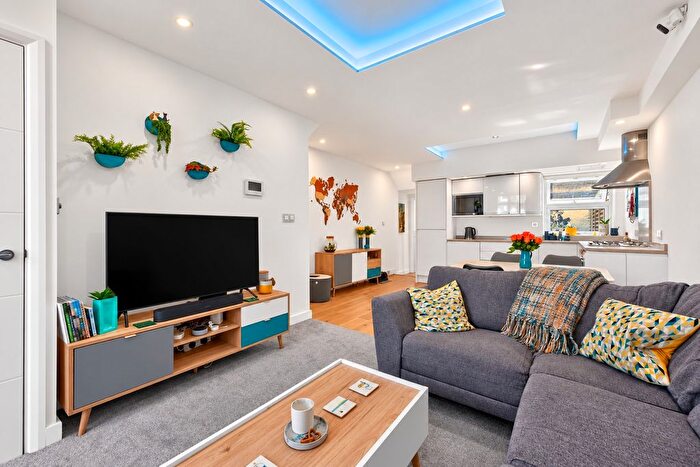 1 Bedroom Flat For Sale In Landor Road, London, SW9