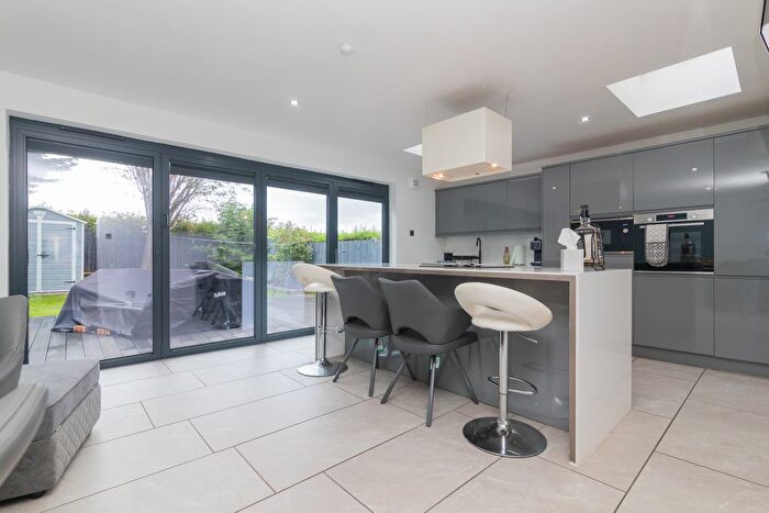 2 Bedroom Semi-detached House For Sale In Kinpurnie Road, Paisley, Renfrewshire, PA1