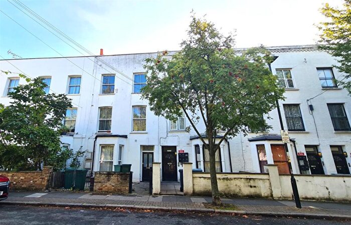 2 Bedroom Flat To Rent In Davenant Road, Archway, N19