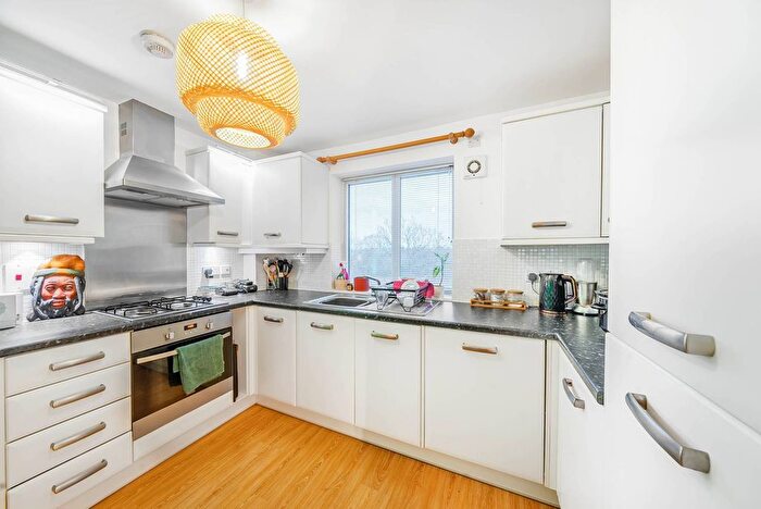 1 Bedroom Flat For Sale In Dodd Road, Watford, WD24