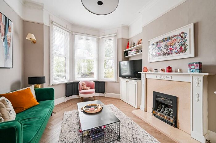 4 Bedroom Terraced House For Sale In Beresford Road, Harringay, London, N8