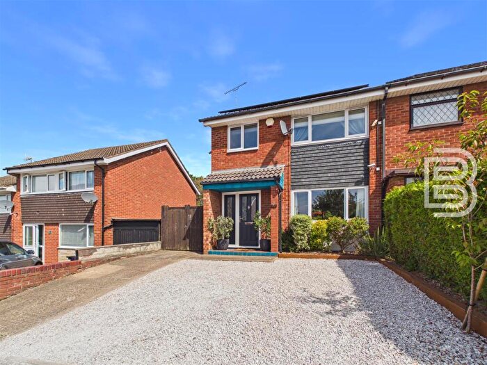 3 Bedroom Semi-Detached House For Sale In Langdale Close, Brownsover, Rugby, CV21
