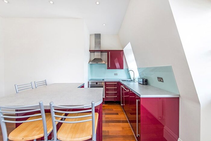 1 Bedroom Flat To Rent In Campden Hill Gardens, London, W8