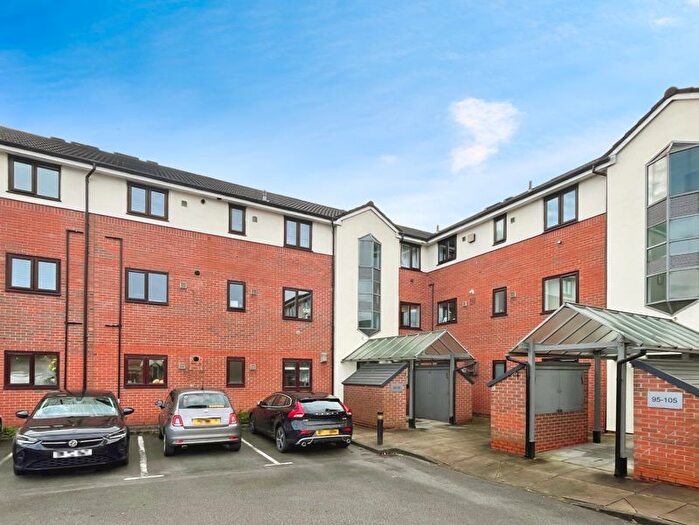 2 Bedroom Flat For Sale In Dean Court, Bolton, BL1