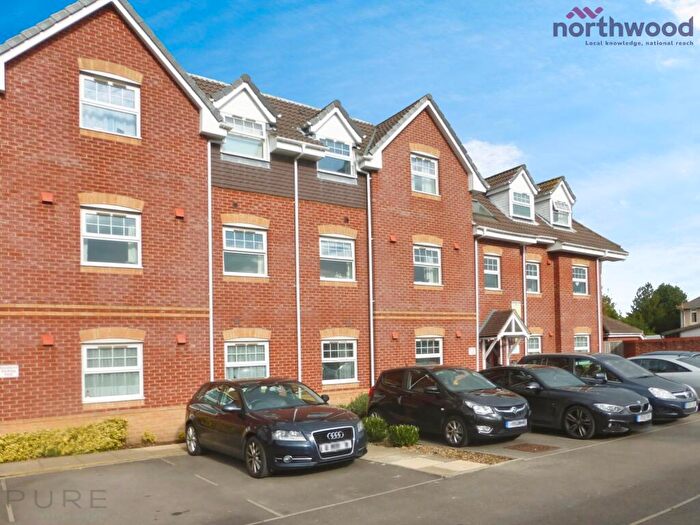 2 Bedroom Flat To Rent In Parjoy House, Salisbury Close, SO50