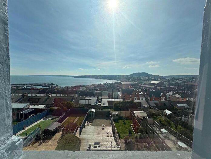 2 Bedroom Flat For Sale In Castle Road, Scarborough, YO11