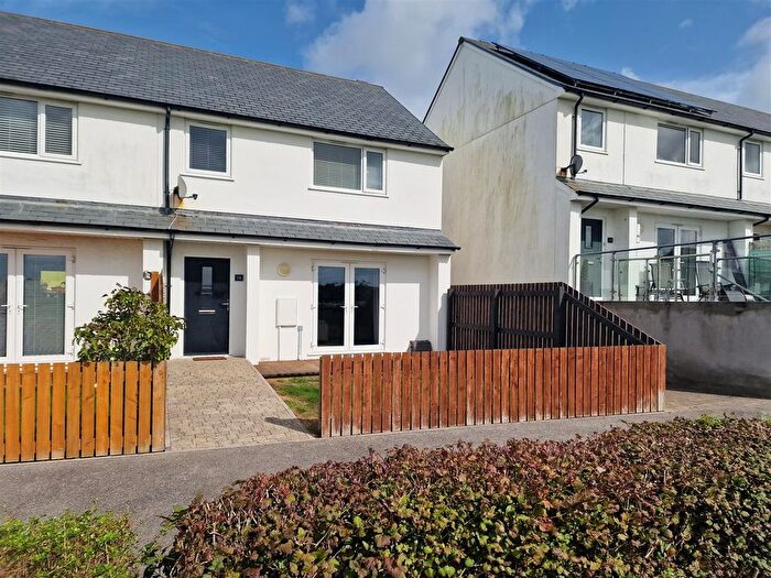 3 Bedroom Semi-detached House For Sale In Luxland View, Newquay, TR7