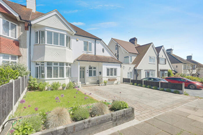 4 Bedroom Semi Detached House For Sale In Berkeley Gardens, Leigh-on-sea, SS9