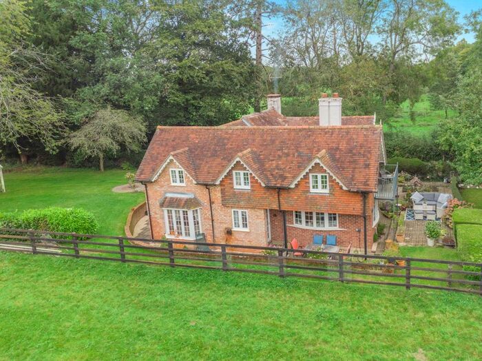 4 Bedroom Detached House For Sale In East End, Nr Newbury, Hampshire, RG20