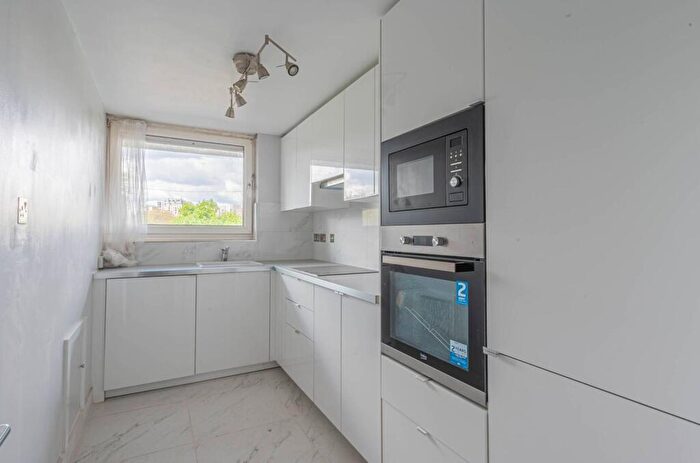 2 Bedroom Flat For Sale In Butchers Road, Canning Town, London, E16