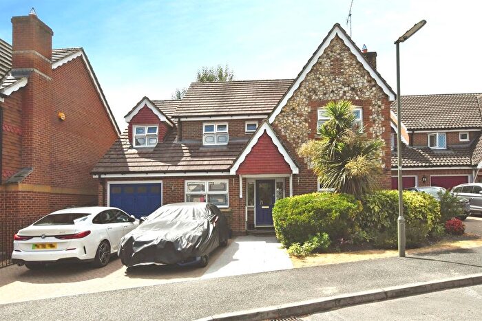5 Bedroom Detached House For Sale In Strathcona Gardens, GU21