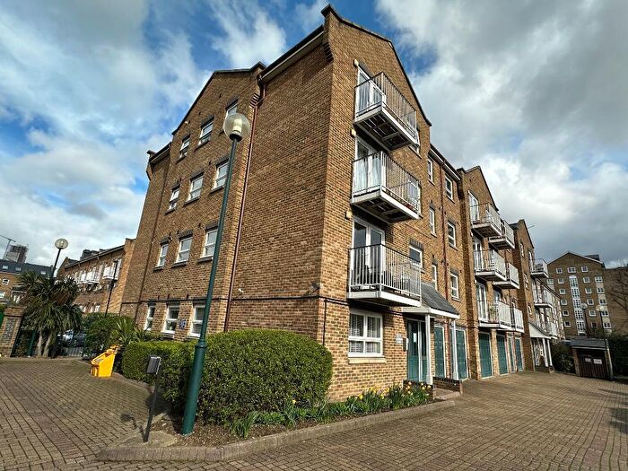 2 Bedroom Apartment For Sale In Flat, Millennium Drive, Isle Of Dogs, London, E14