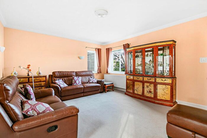 5 Bedroom Detached House For Sale In Billy Lows Lane, Potters Bar, EN6