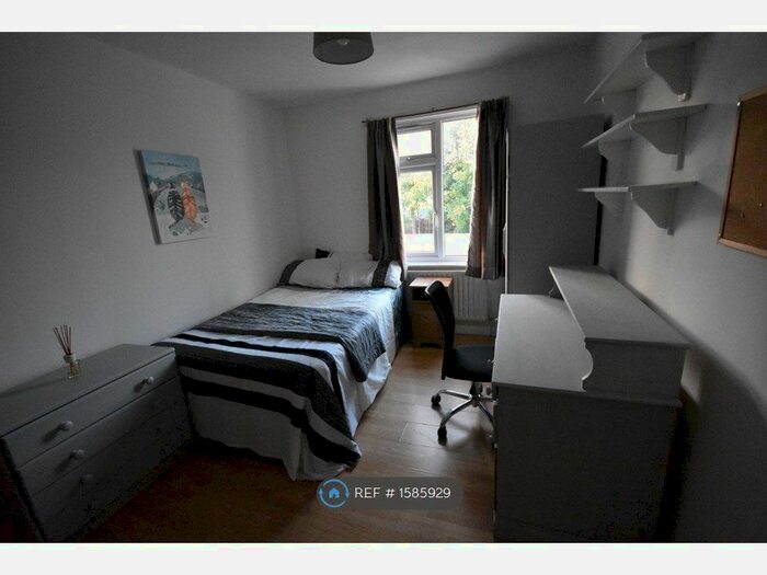 4 Bedroom Semi-Detached House To Rent In Burgess Road, Southampton, SO16