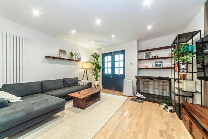 2 Bedroom Maisonette To Rent In Wheler Street, London, E1