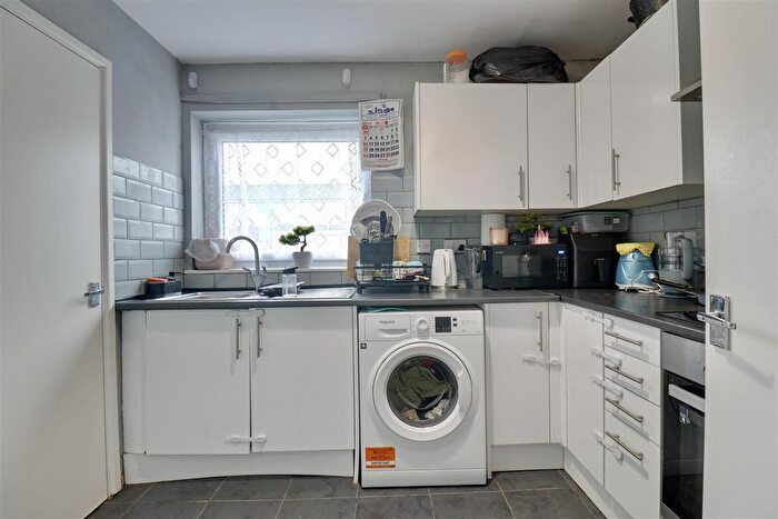 2 Bedroom Flat For Sale In Tudor Court, Regal Close, PO6