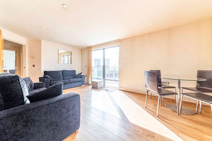 2 Bedroom Flat To Rent In Mercury House, Canning Town, London, E16