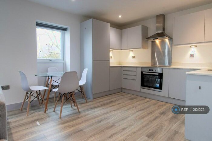 2 Bedroom Flat To Rent In Trinity Court, Leeds, LS9