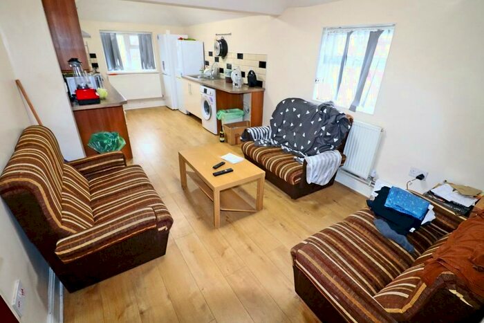 5 Bedroom Apartment To Rent In Woodville Road, Cardiff, CF24