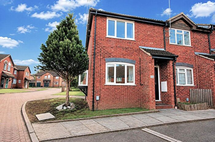 2 Bedroom End Terrace House To Rent In Benington Close, Luton, LU2