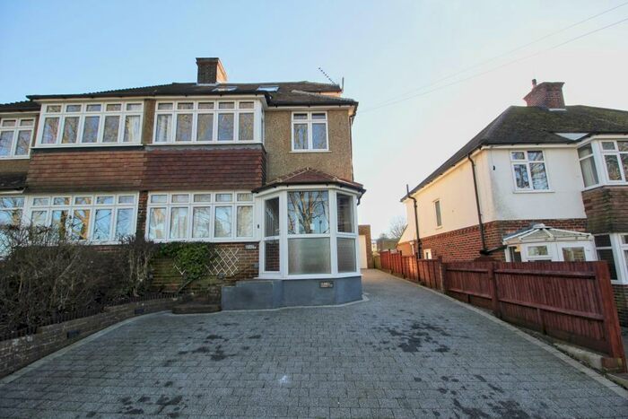 4 Bedroom House To Rent In Mogador Road, Lower Kingswood, Tadworth, KT20