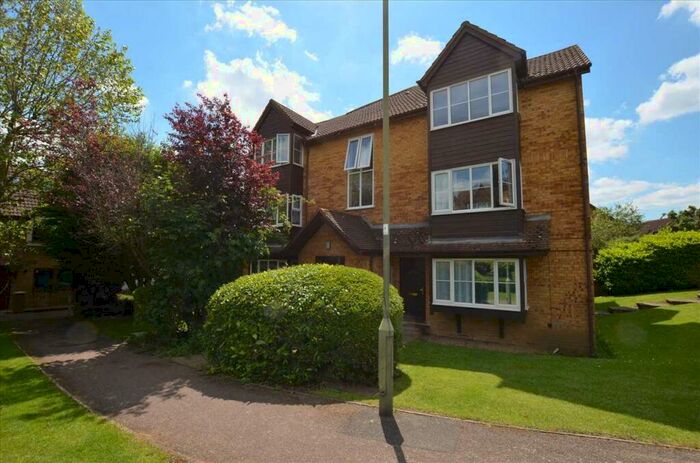 Studio To Rent In Beaumaris Green, Pendragon Walk, Kingsbury, NW9