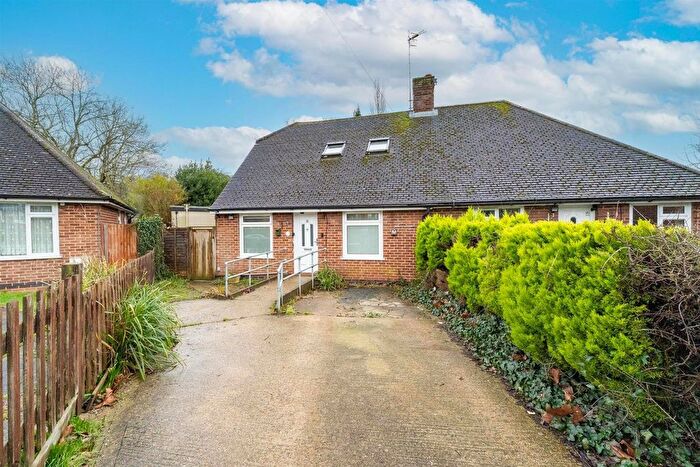 3 Bedroom Bungalow For Sale In Northfield Road, Borehamwood, WD6
