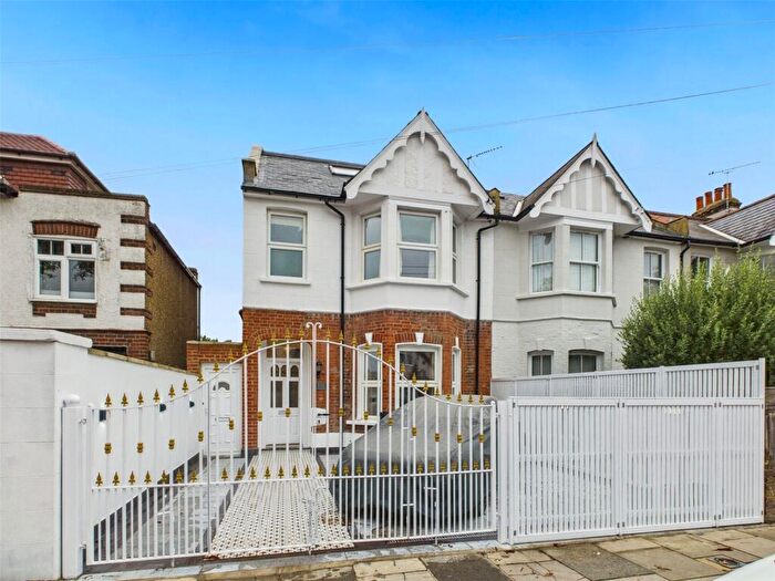 5 Bedroom Semi-Detached House To Rent In St Leonards Road, Richmond Upon Thames, SW14