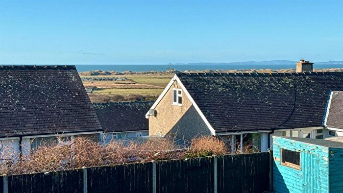 3 Bedroom Bungalow For Sale In Bro Enddwyn, Dyffryn Ardudwy, LL44