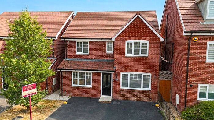 4 Bedroom Detached House For Sale In Rhodes Way, Billingshurst, RH14