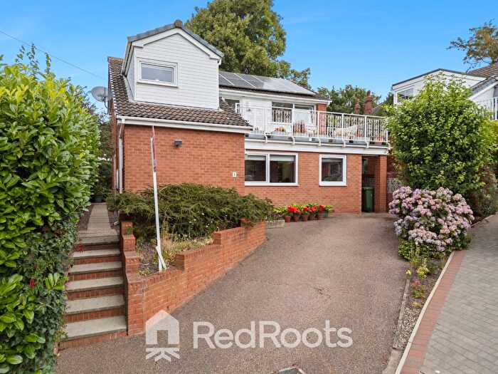 4 Bedroom Detached House For Sale In Snow Hill Close, WF1
