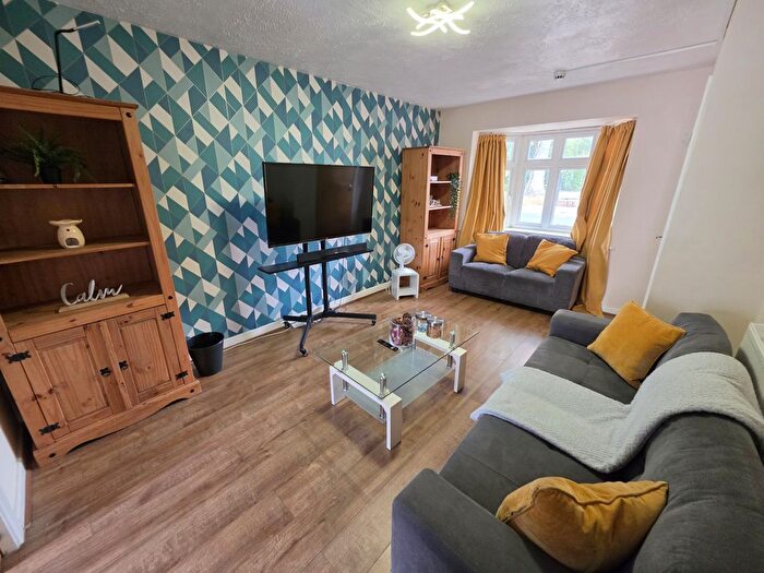 4 Bedroom Town House To Rent In Stretford Road, Hulme, Manchester, M15