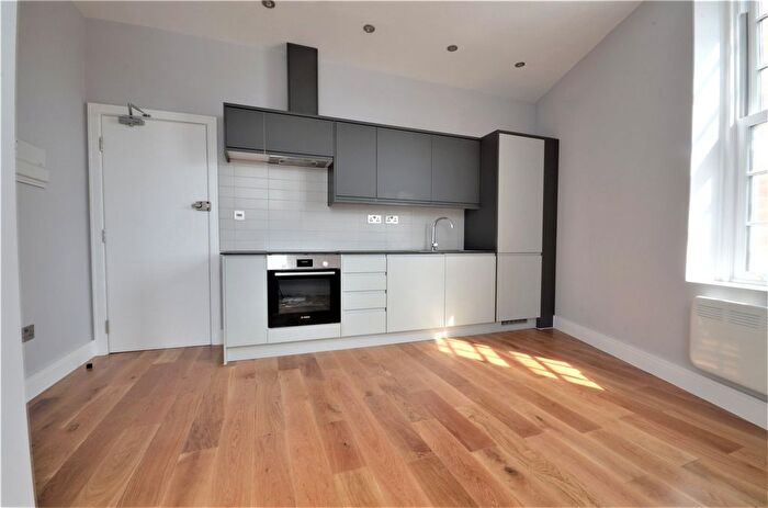 1 Bedroom Flat To Rent In Horley, Surrey, RH6