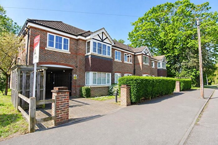 2 Bedroom Flat For Sale In Ferndale Road, Ashford, TW15