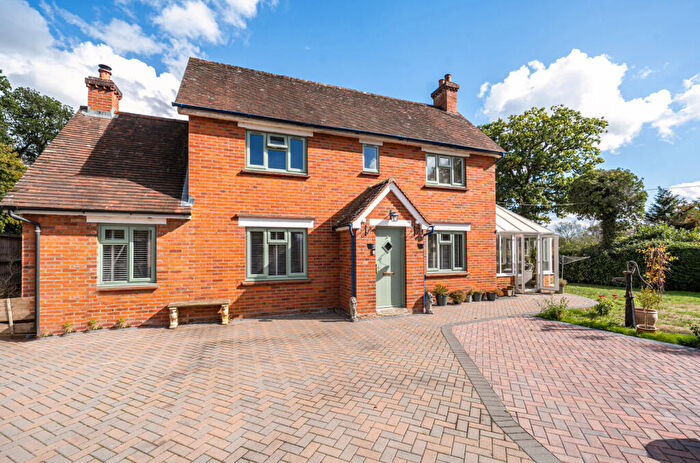 3 Bedroom Detached House For Sale In Bishopswood Lane, Baughurst, Tadley, Hampshire, RG26