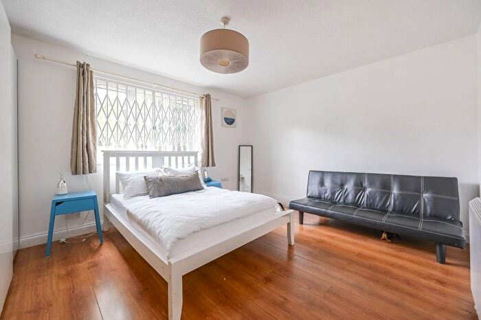 1 Bedroom Flat To Rent In Hadleigh Walk, Beckton, London, E6