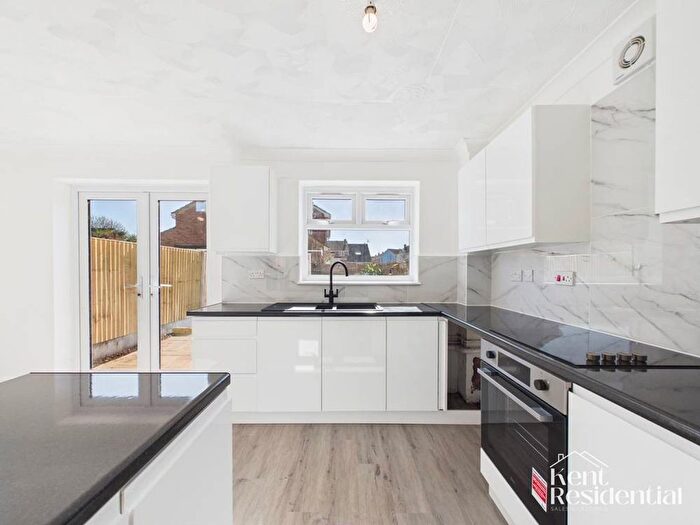 3 Bedroom End Terrace House To Rent In Britannia Close, Sittingbourne, ME10