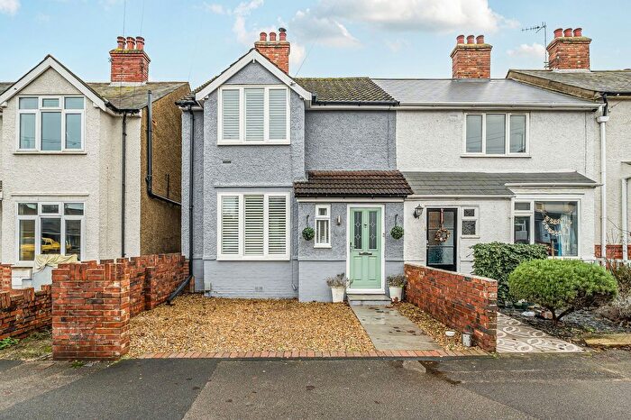 3 Bedroom End Terrace House For Sale In Belle Vue Road, Aldershot, GU12