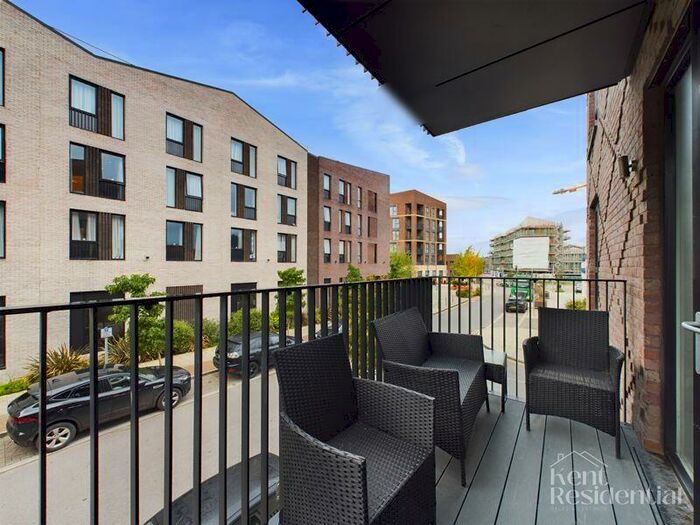 1 Bedroom Apartment To Rent In Corys Road, Rochester, ME1