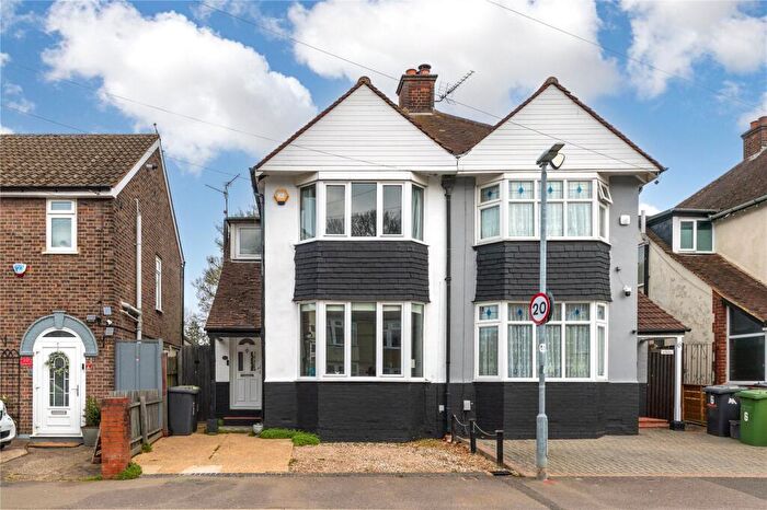 3 Bedroom Semi Detached House For Sale In Sunridge Avenue, Luton, Bedfordshire, LU2