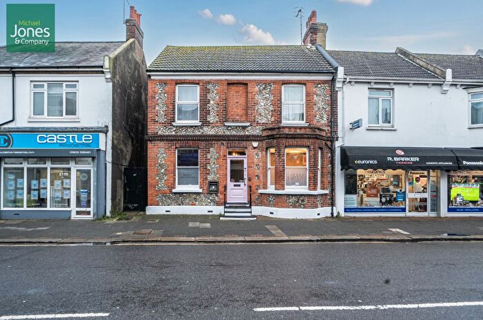 2 Bedroom Flat To Rent In South Street, Tarring, Worthing, Est Sussex, BN14