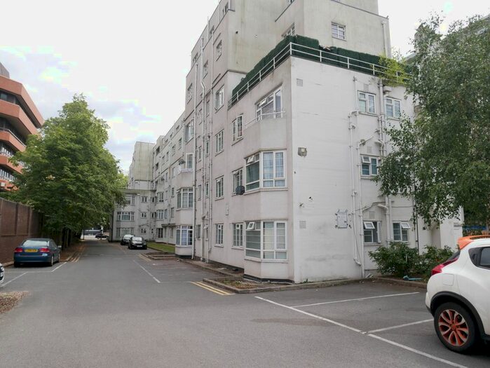 2 Bedroom Flat To Rent In Longfield House, Sr, W5